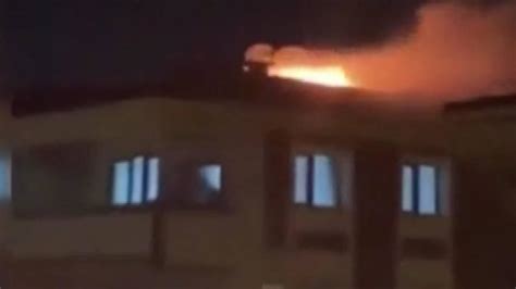 Esenler'de çatı yangını - Son Dakika Haberleri